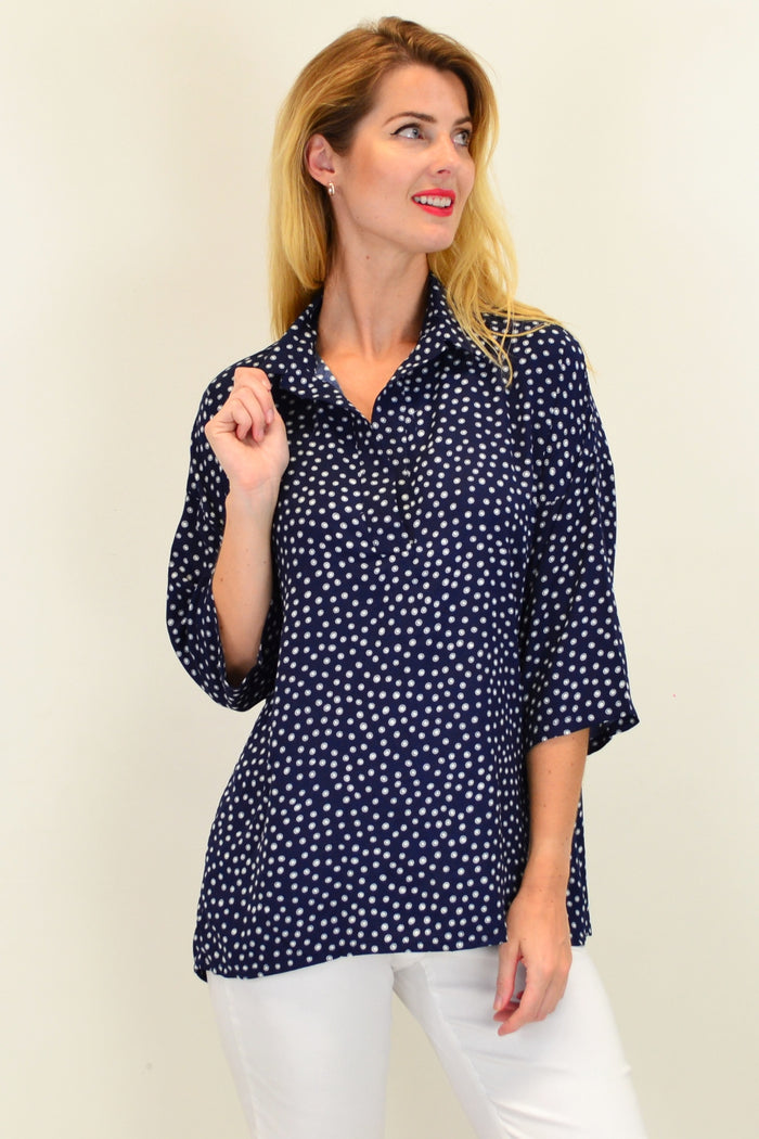 Stylius Dot in a Dot tunic top with a vibrant dotted pattern, featuring a relaxed fit and long sleeves, on a mannequin.