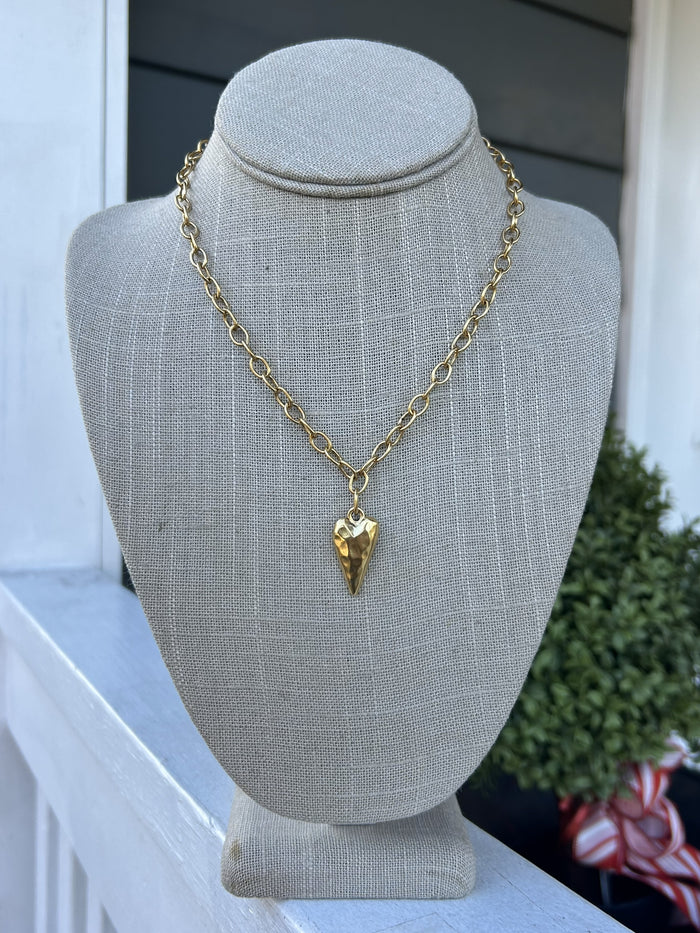 This is a lovely short gold necklace with an elongated heart pendant! The heart pendant has a raised but hammered look. It's a beautiful combination you will love!
Approximate length: 19"