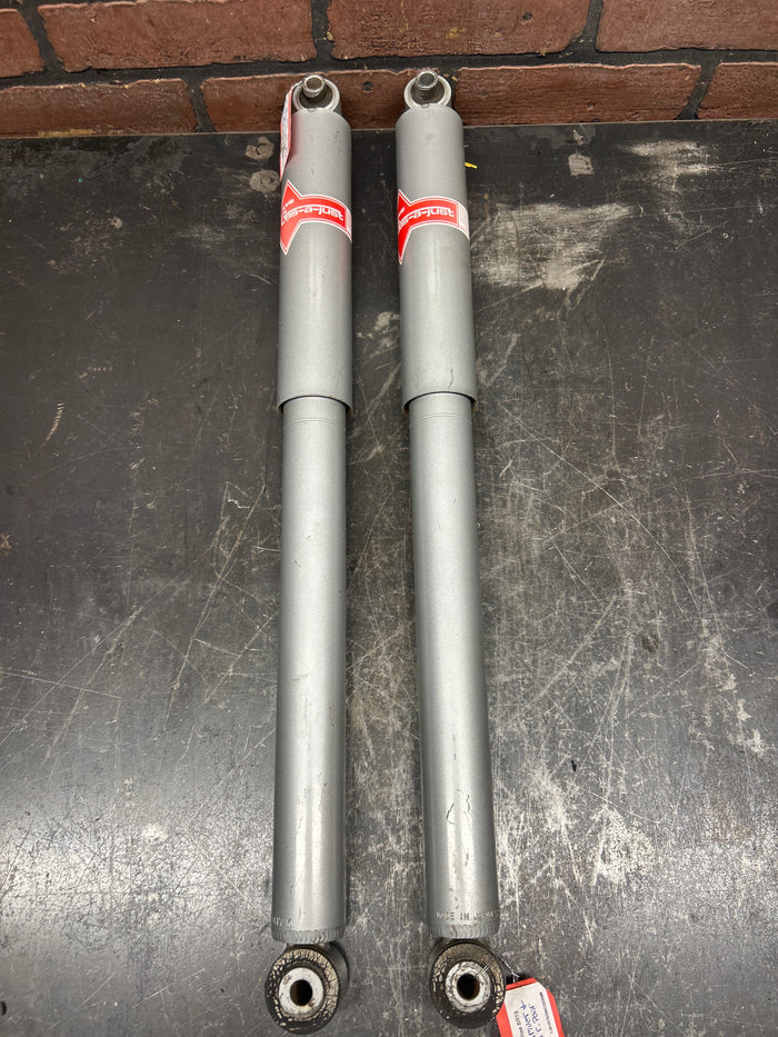 2005-2010 Jeep Grand Cherokee SRT8 KYB Rear Struts 554377