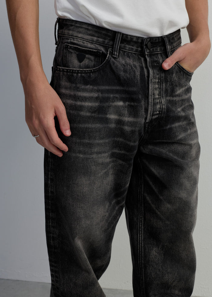 BLACK WASHED STRAIGHT JEANS