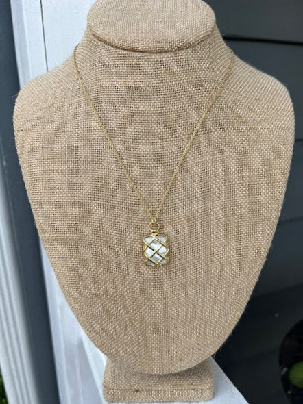 Short Necklace w/ Mother of Pearl Pendant