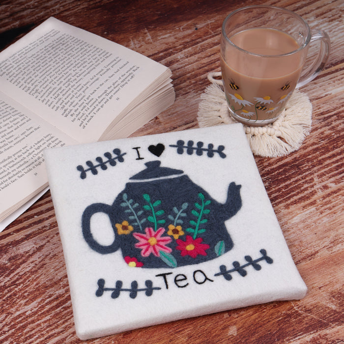 Trimits Needle Felting Kit with Frame Tea, 20.3x20.3cm, Includes Wooden Frame, Felting Tool, Wool, Instructions in EN, FR, GER