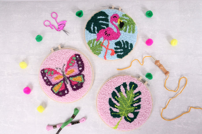 Trimits Punch Needle Kit Yarn and Hoop: Flamingo, 20.3cm Diameter, Includes Yarn, Hoop, Fabric, Punch Needle, Instructions in EN, FR, GER