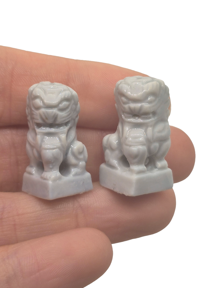 Vince Stapleton – 2pc Porcelain Lion Statues
