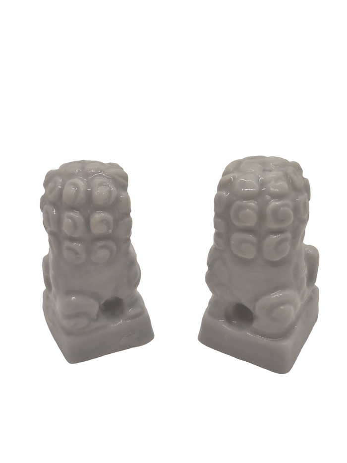 Vince Stapleton – 2pc Porcelain Lion Statues