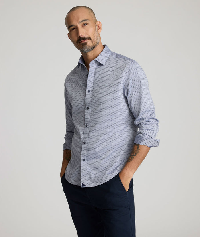 Model is wearing UNTUCKit Daltrey wrinkle-free shirt in gray print.